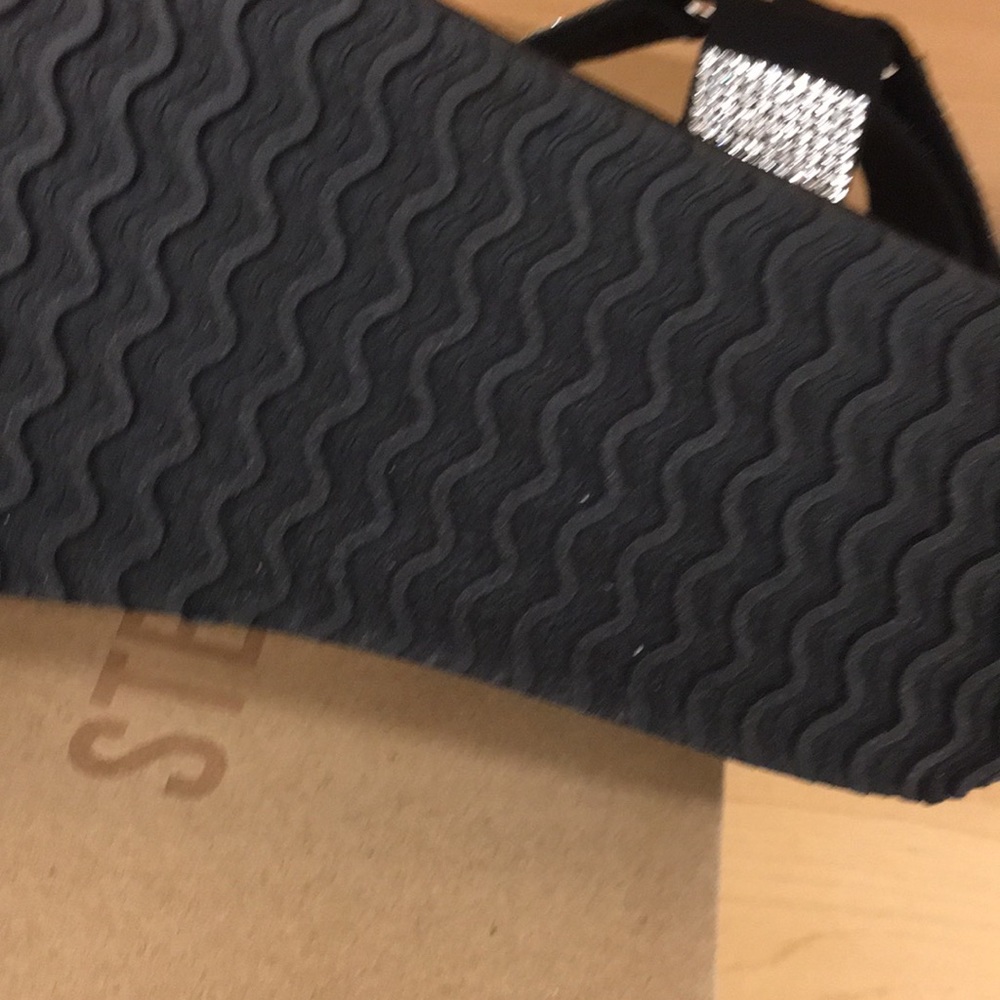 Steve Madden belt cross strap summer sandals - Picture 5 of 6